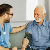 ویزیت پزشک و تزریقات در منزل