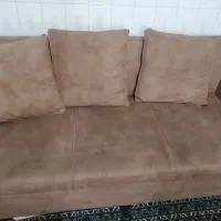 مبل 7 نفره بسیار راحت و سالم رنگ نسکافه‌ای خوش‌ست