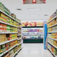 فروشنده خانم شیفت شب سوپر مارکت