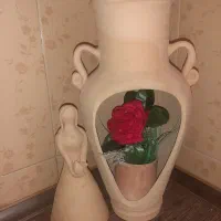 گلدان سفالی و مجسمه