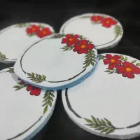 زیر لیوانی چوبی طرح گل قرمز