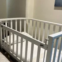 تخت کنار مادر