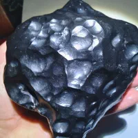 دو سنگ کربنادوی زیبا و نادر از هسته سیارک