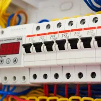 برقکار (خرده کاری)(عیب یابی) ۲۴ساعته تکفاز۳فاز برق
