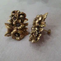 یک جفت گل میخ پرده