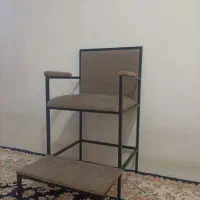 منبر فلزی‌ رنگ کورهای