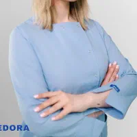 اسکراب پزشکی‌ زنانه رنگ آبی آسمانی