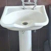 روشویی و شیر