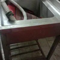 سینک و گازپنج شعله و کمد آهنی وابگرم کن و