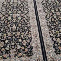 یک تخته فرش کناره یک در چهار