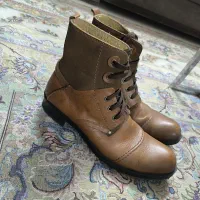 نیم بوت چرم و تیشرت