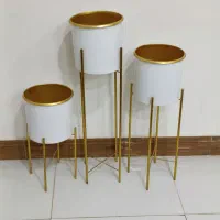 سه عدد گلدان