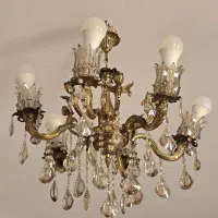 لوستر برنز و کنار سالنی فرشته و گلدان