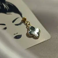 گوشواره ون‌کلیف مشکی طلایی