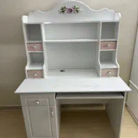 میزتحریر و کتابخانه آپادانا