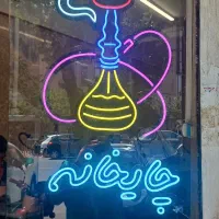 سری زن در قهوه خانه