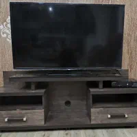 تلویزیون ۴۸ اینچ به همراه میز