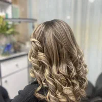 کلیه خدمات ارایشگری با تخفیفات تا شب عید