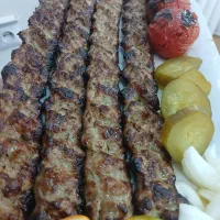 استخدام یک اشپز ویک نیروی خانم واقا