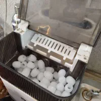 دستگاه یخ ساز