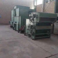 به 2نفر،کارگر گاردو2نفر خانم برای جدا کردن رنگ پشم