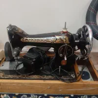 چرخ خیاطی قدیمی سینگر با موتور و میز