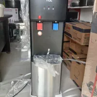 اب سردکن ایستاده
