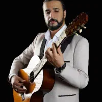 موسیقی زنده شادوغم خوانندگی با گیتارو کاخن وسیستم