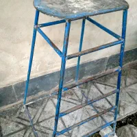 چهارپایه آهنی