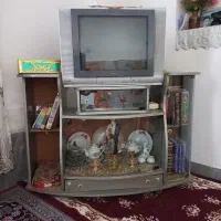 میز و تلویزیون