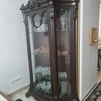 ویترین چوب گردوی اصل منبت کاری شده دست‌ساز