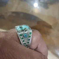 انگشتر فیروزه نیشابور با مخراج زمرد بسیار زیبا