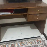 میز تحریر تمام چوب کارکرده ولی سالم هستش