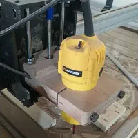 سی ان سی خراطی فارسی بر آلومنیوم بر دریل میخکوب