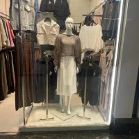 فروشنده خانوم باتجربه