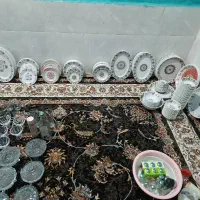 تعدادی ظرف و ظروف ملامین و بلوری