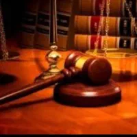 وکیل دادگستری یا کارآموز ((خانم))