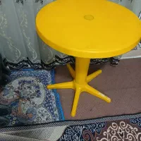 میز پلاستیکی