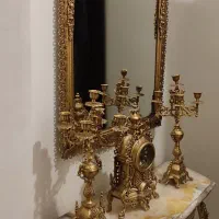 آینه شمعدان برنجی با ساعت و میز کنسول سنگ مرمر