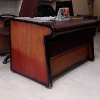 یک عدد میز اداری