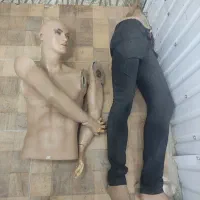 دو عدد مانکن ایستاده سالم