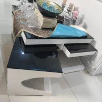 میز و ۴ عدد گل میز