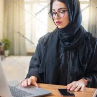 به یک نفر خانم کار دفتری