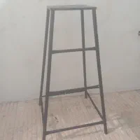 چهارپایه آهنی سالم