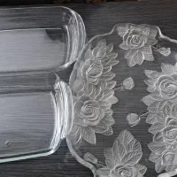 دو عدد مرغ خوری ویک عدد سینی چای