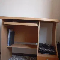 میز کامپیوتر سالم وتمیز