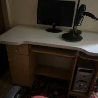 میز کامپیوتر و صندلی چرخدار