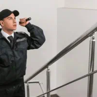 نگهبان و سرایدار با خانواده