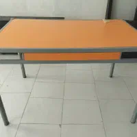 میز تحریر یا نهارخوری