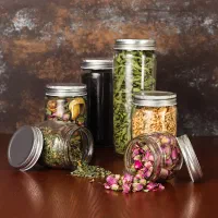 شیشه جای ادویه و حبوبات در کانتینری